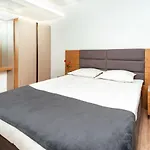 Apart-hotel New Safir