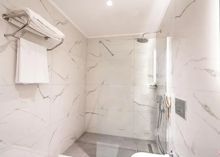 New Safir Aparthotel 4*